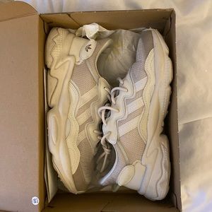 Adidas ozweego sneakers size 8 white